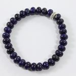 Köves ásványi ékszer Lapis lazuli mélykék roundelle pogácsák elasztikus karkötő fém dísszel