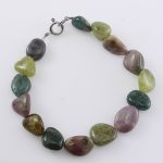 Köves ásványi ékszer színes turmalin kavicsok karkötő