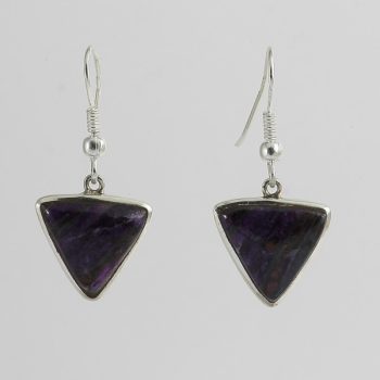 Sugilit háromszög fülbevaló