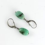 Világos smaragd fülbevaló köves ásványi ékszer