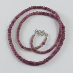 Köves ásványi ékszer Spinell A pink pici rlle button, karabiner, nyl