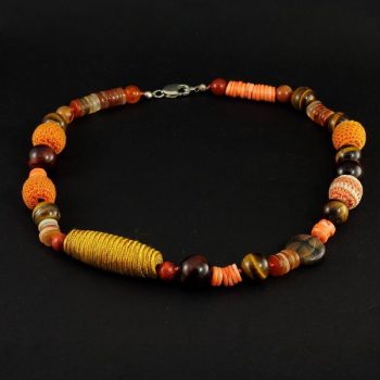 Köves ásványi ékszer narancs színű nyaklánc vegyes kövekből