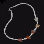Karneol és gyöngy gyermek nyaklánc