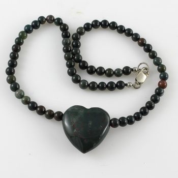 Köves ásványi ékszer. Heliotrop nyaklánc szív medállal