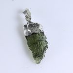 Köves ásványi ékszer Moldavit nyers kő medál