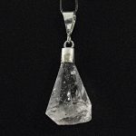 Köves ásványi ékszer Turmalintűs kvarc rombusz kristály medál