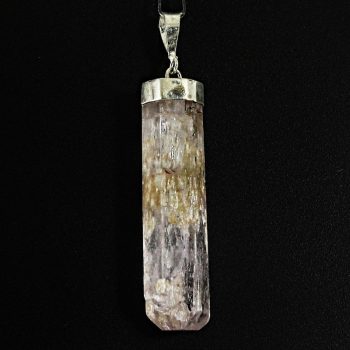 Köves ásványi ékszer Kunzit kristály hosszú rönk medál