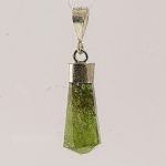 Köves ásványi ékszer Peridot csúcsos rombusz kristály medál