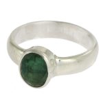 Ezüst gyűrű ovális smaragddal