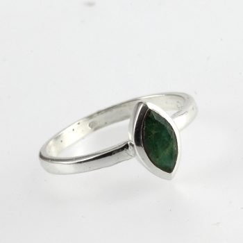 Köves ásványi ékszer Ásványi smaragd gyűrű