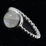 Köves ásványi ékszer Holdköves bogyós ezüst gyűrű