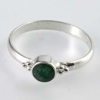 Köves ásványi ékszer Pici smaragd cabochon gyűrű