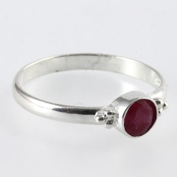 Köves ásványi ékszer Fazettált rubinnal ezüst gyűrű