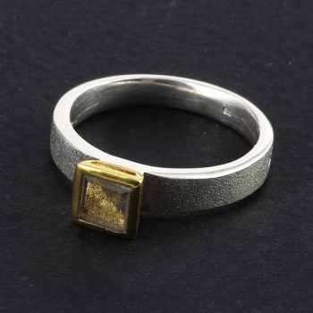Köves ásványi ékszer Labradorittal ezüst gyűrű