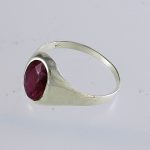Köves ásványi ékszer Ovál fac. rubinnal ezüst pecsétgyűrű