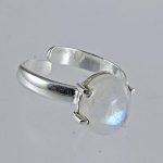 Köves ásv ányi ékszer Holdkő ovál karmos gyűrű