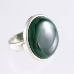 Köves ásványi ékszer Kerek malahit  gyűrűben