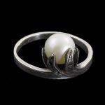 Modern ezüst gyűrű sósvizi tenyésztett gyönggyel